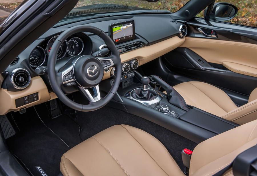 Торпедо Mazda MX-5 Z-Sport (ND) 2018 года  (фото 15 из 41)